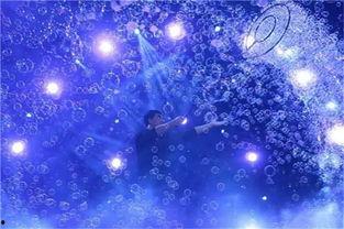 跨越千年的霓虹光