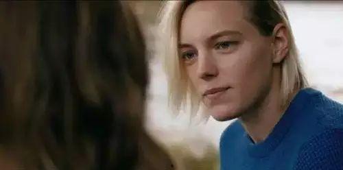 她唇之下,揭开女性情感世界的神秘面纱